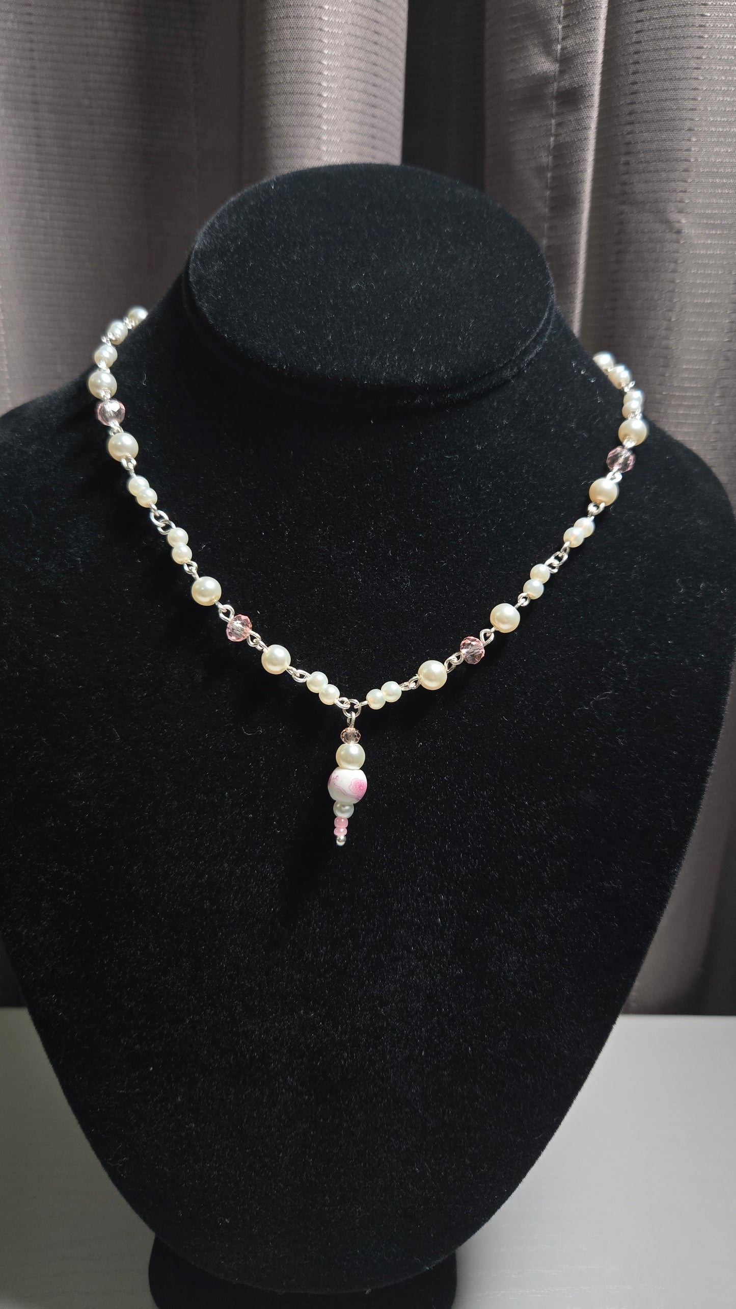 Center Piece Floral Pearls Necklace